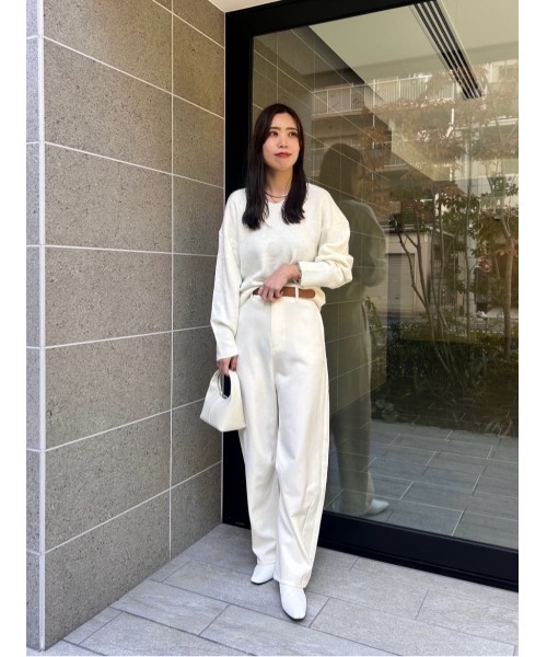 UR'S（ユアーズ）の「ウールブレンドVネックニットプルオーバー（ニット/セーター）」 - WEAR [KQAVZSWZ] レディース ツーピース セーターセット：長袖Vネックプルオーバーセーターにワイドレッグパンツを合わせたデザイン