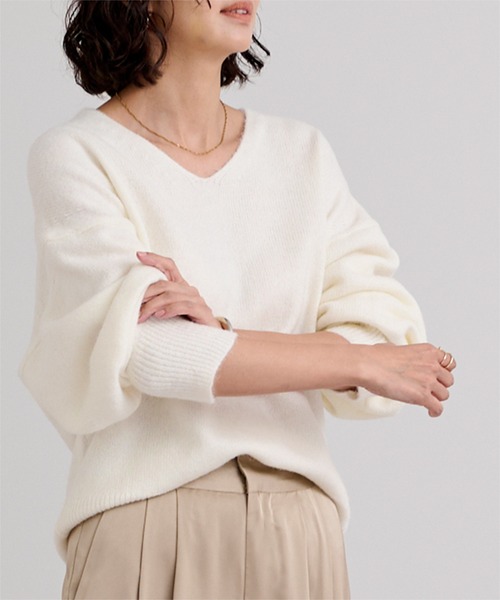 UR'S(ユアーズ)の「ウールブレンドVネックニットプルオーバー(ニット/セーター・レディース・ブラウン/チャコール/ブラック/ホワイト/レッド/ネイビー/ライトピンク・M/L/S)」の11枚目の写真