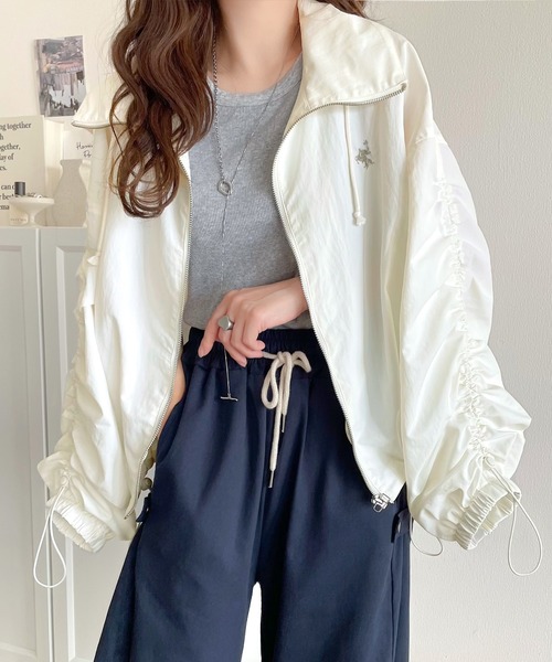 classicalelf（クラシカルエルフ）の「絞りが可愛い大人のカジュアル。ギャザースリーブ胸刺繍ナイロンブルゾン（ナイロンジャケット・レディース・ブラック/ネイビー/ベージュ/オフホワイト・X-LARGE/SMALL/MEDIUM/LARGE）」の19枚目の写真