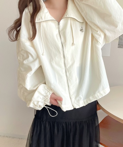 classicalelf（クラシカルエルフ）の「絞りが可愛い大人のカジュアル。ギャザースリーブ胸刺繍ナイロンブルゾン（ナイロンジャケット・レディース・ブラック/ネイビー/ベージュ/オフホワイト・X-LARGE/SMALL/MEDIUM/LARGE）」の18枚目の写真