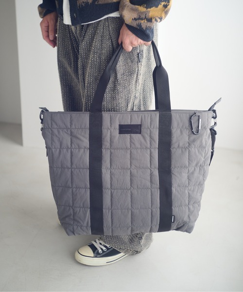 ADAM PATEK(アダムパテック)の「『ADAMPATEK』square quilt shoulder tote bag/スクエアキルトビッグショルダートートバッグ(トートバッグ・メンズ・カーキ/ブラック/グレー・FREE)」の1枚目の写真
