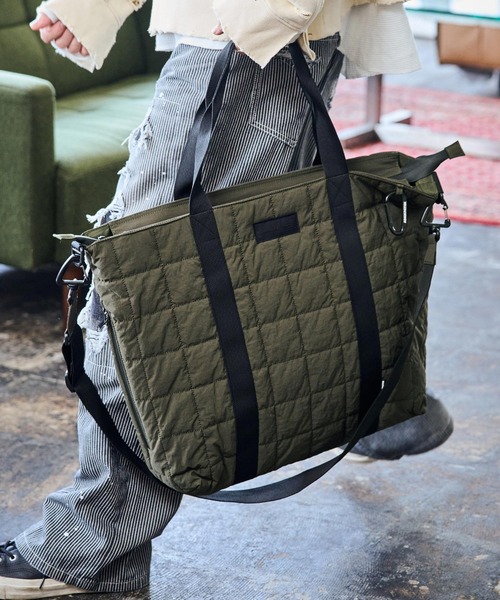 ADAM PATEK(アダムパテック)の「『ADAMPATEK』square quilt shoulder tote bag/スクエアキルトビッグショルダートートバッグ(トートバッグ・メンズ・カーキ/ブラック/グレー・FREE)」の3枚目の写真