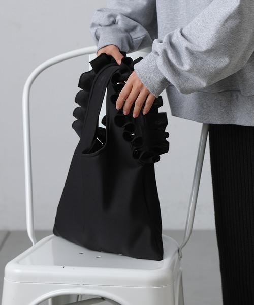 COLONY 2139（コロニートゥーワンスリーナイン）の「ネオプレンフリルバッグ（ハンドバッグ・レディース・レッド/ブラック・FREE）」の2枚目の写真