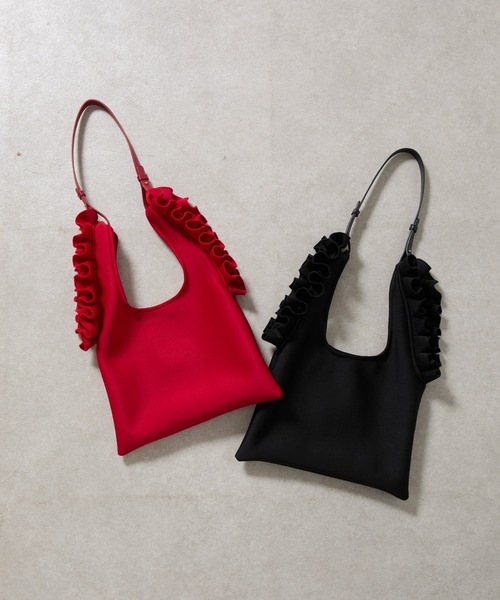 COLONY 2139（コロニートゥーワンスリーナイン）の「ネオプレンフリルバッグ（ハンドバッグ・レディース・レッド/ブラック・FREE）」の3枚目の写真