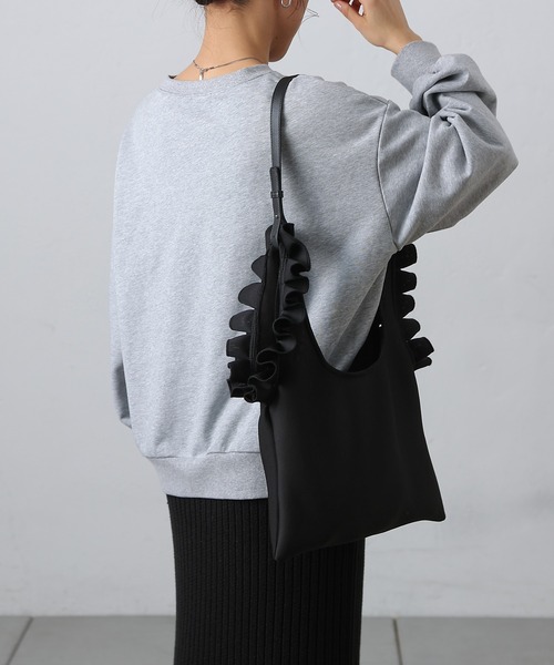 COLONY 2139（コロニートゥーワンスリーナイン）の「ネオプレンフリルバッグ（ハンドバッグ・レディース・レッド/ブラック・FREE）」の13枚目の写真