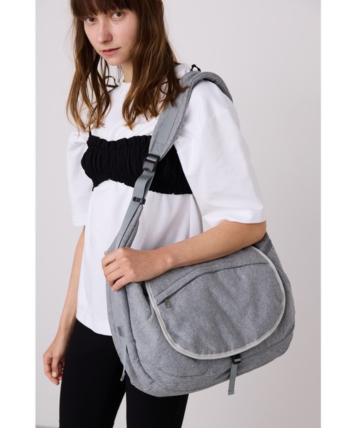 un/neu（アンノイ）の「裏毛ボディバッグ / スウェットショルダー バッグ  / A4対応 / PC（14inch）収納可能（ショルダーバッグ・レディース・グレー/グレイッシュベージュ/ブラック・FREE）」の11枚目の写真