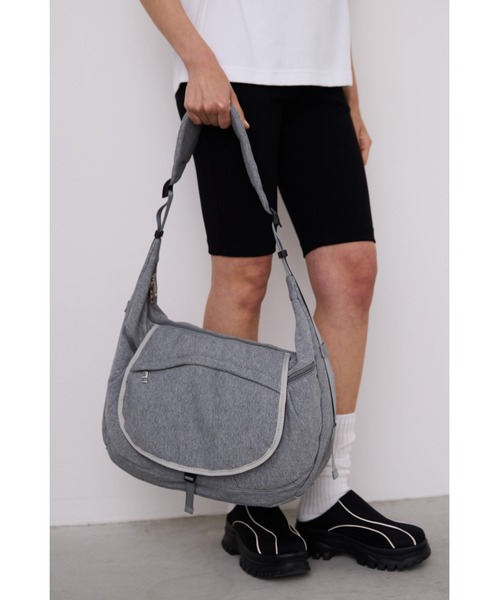 un/neu（アンノイ）の「裏毛ボディバッグ / スウェットショルダー バッグ  / A4対応 / PC（14inch）収納可能（ショルダーバッグ・レディース・グレー/グレイッシュベージュ/ブラック・FREE）」の14枚目の写真