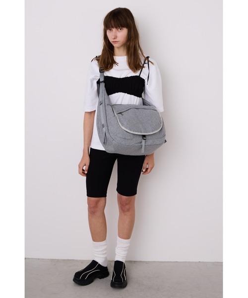 un/neu（アンノイ）の「裏毛ボディバッグ / スウェットショルダー バッグ  / A4対応 / PC（14inch）収納可能（ショルダーバッグ・レディース・グレー/グレイッシュベージュ/ブラック・FREE）」の15枚目の写真