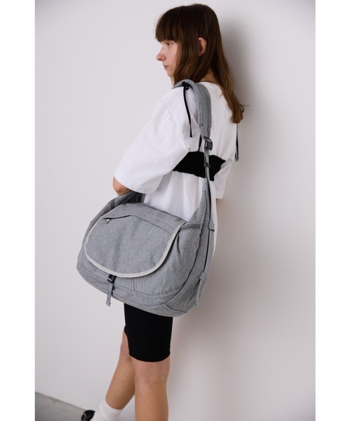 un/neu（アンノイ）の「裏毛ボディバッグ / スウェットショルダー バッグ  / A4対応 / PC（14inch）収納可能（ショルダーバッグ・レディース・グレー/グレイッシュベージュ/ブラック・FREE）」の20枚目の写真