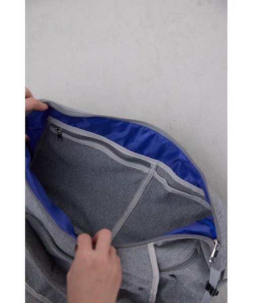 un/neu（アンノイ）の「裏毛ボディバッグ / スウェットショルダー バッグ  / A4対応 / PC（14inch）収納可能（ショルダーバッグ・レディース・グレー/グレイッシュベージュ/ブラック・FREE）」の10枚目の写真