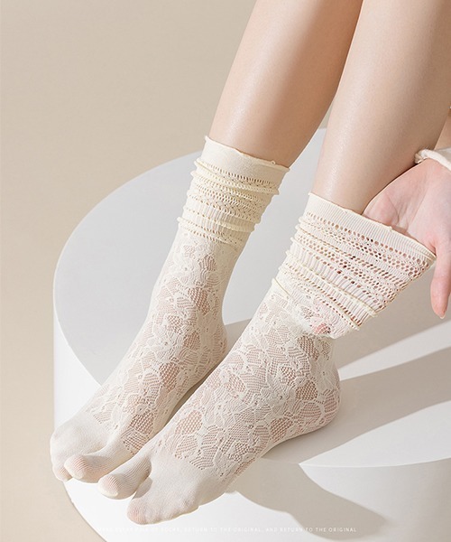 c.u.l（シーユーエル）の「フラワー ストライプ柄 レースソックス 足袋ソックス cula1043（ソックス/靴下・レディース・ブラック/ホワイト/ライトイエロー・FREE）」の3枚目の写真