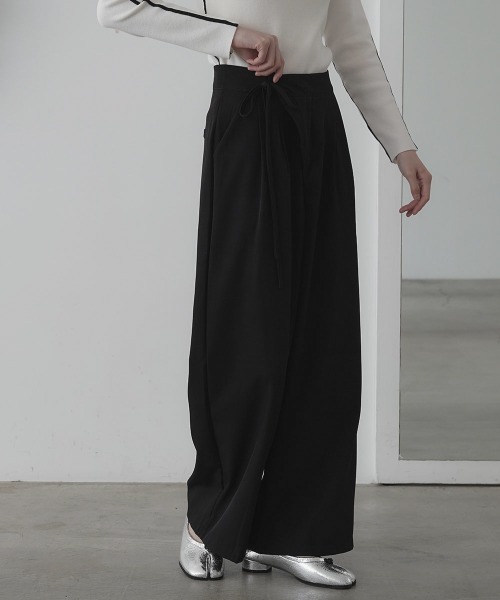 Clum(クルム)の「2tuck wide slacks pants / 2タックワイドスラックスパンツ(スラックス・レディース・ブラック/グレー・SMALL/MEDIUM)」の5枚目の写真