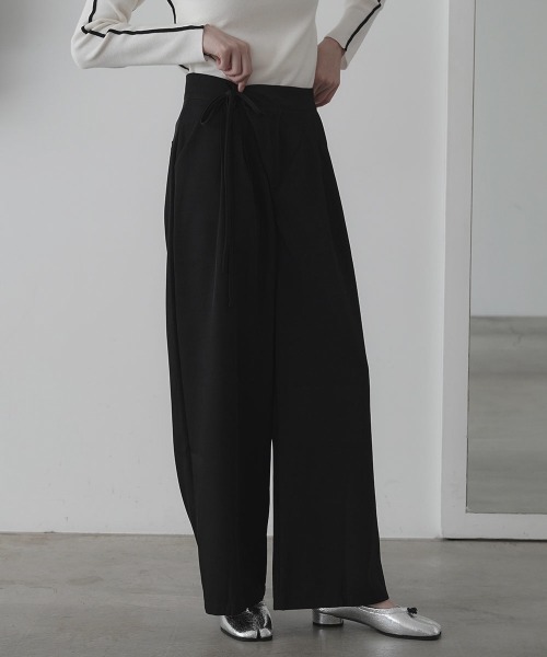 Clum(クルム)の「2tuck wide slacks pants / 2タックワイドスラックスパンツ(スラックス・レディース・ブラック/グレー・SMALL/MEDIUM)」の6枚目の写真
