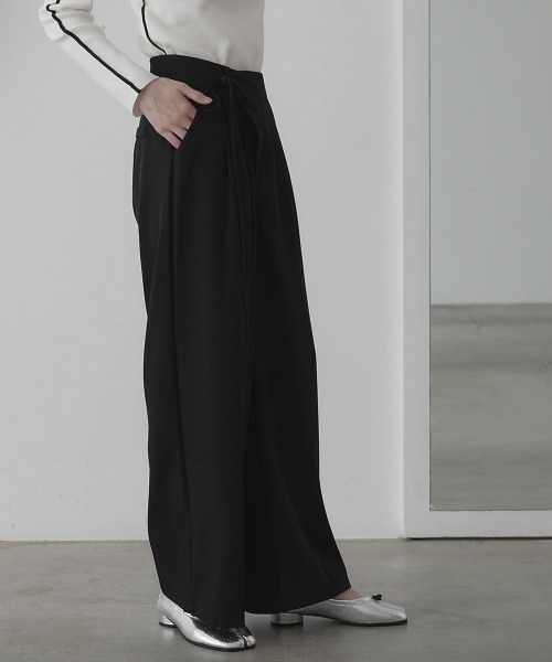 Clum(クルム)の「2tuck wide slacks pants / 2タックワイドスラックスパンツ(スラックス・レディース・ブラック/グレー・SMALL/MEDIUM)」の7枚目の写真