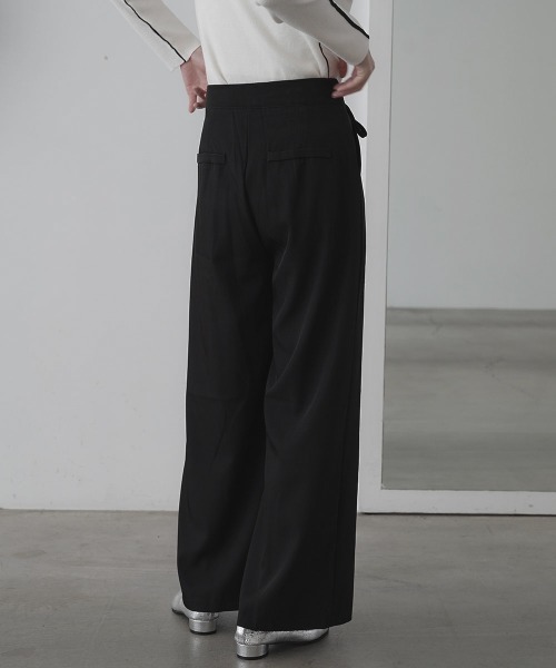 Clum(クルム)の「2tuck wide slacks pants / 2タックワイドスラックスパンツ(スラックス・レディース・ブラック/グレー・SMALL/MEDIUM)」の9枚目の写真