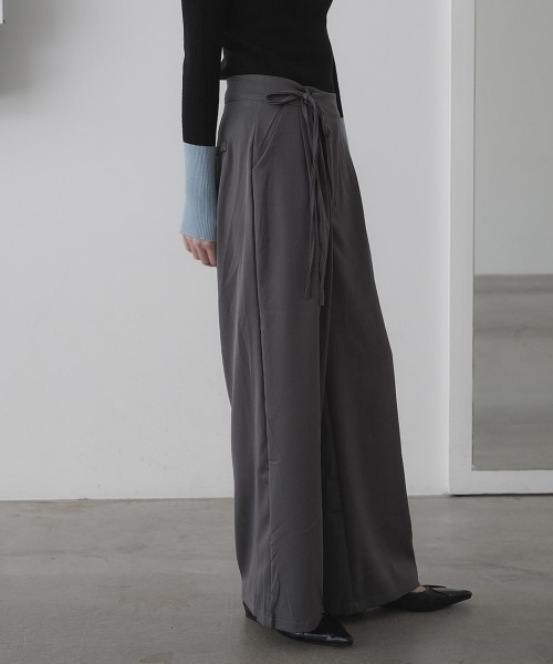 Clum(クルム)の「2tuck wide slacks pants / 2タックワイドスラックスパンツ(スラックス・レディース・ブラック/グレー・SMALL/MEDIUM)」の17枚目の写真