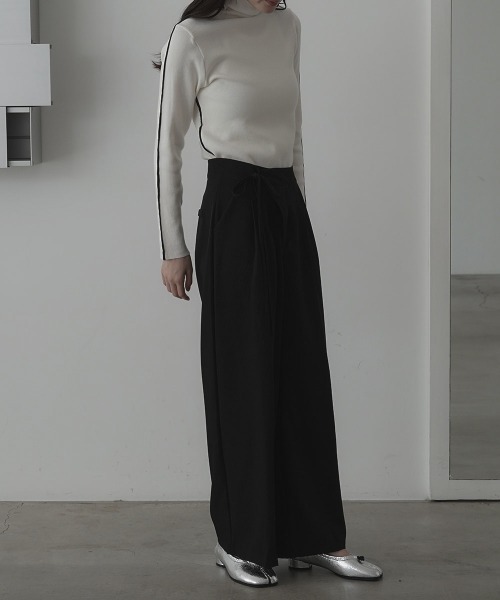 Clum(クルム)の「2tuck wide slacks pants / 2タックワイドスラックスパンツ(スラックス・レディース・ブラック/グレー・SMALL/MEDIUM)」の12枚目の写真