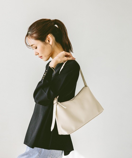 GLOBAL WORK（グローバルワーク）の「スペ軽ベルトショルダー/250393（ショルダーバッグ・レディース・アイボリー/シルバー/ブラック/ブラウン・ONE SIZE）」の2枚目の写真