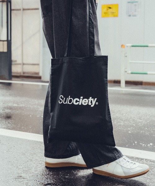 Subciety（サブサエティ）の「Essential tote bag（トートバッグ・メンズ・ホワイト/グリーン/バーガンディー/ブラック/ブルー・FREE）」の17枚目の写真