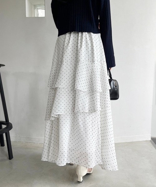 one after another NICE CLAUP(ワンアフターアナザーナイスクラップ)の「【サイズ展開あり】ティアードロングスカート(スカート・レディース・オフホワイト/ブラック/ホワイト系その他/サックスブルー系・SMALL/MEDIUM)」の20枚目の写真