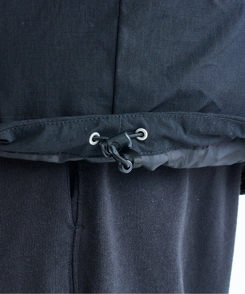 Quiksilver（クイックシルバー）の「QUIK DOWN JACKET /クイックシルバーロゴワッペンダウンジャッケット（ダウンジャケット/コート・メンズ・ベージュ/ブラック・LARGE/X-LARGE/MEDIUM）」の9枚目の写真