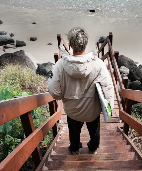 Quiksilver（クイックシルバー）の「QUIK DOWN JACKET /クイックシルバーロゴワッペンダウンジャッケット（ダウンジャケット/コート・メンズ・ベージュ/ブラック・LARGE/X-LARGE/MEDIUM）」の18枚目の写真