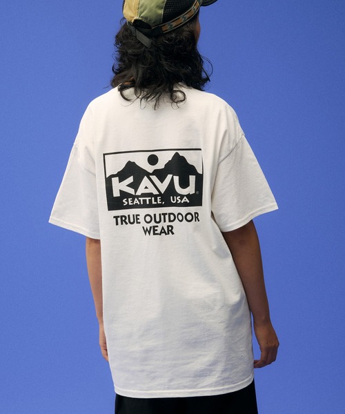 KAVU（カブー）の「KAVU/カブー TRUE LOGO TEE/トゥルーロゴティー（Tシャツ/カットソー・メンズ・オレンジ/ゴールド/サンドベージュ/ネイビー/レッド/ホワイト/ピンク/ナチュラル/ライトイエロー/アッシュグレー/ライトブルー/ブラック/ライトピンク/スカイブルー/ロイヤルブルー/チャコールグレー/グレー/ダークグリーン/ダークオレンジ/サックスブルー/チョコ/ライム/ライトグリーン/アクア/グリーン/ミント/インディゴブルー/マルーン/パープル・MEDIUM/LARGE/X-LARGE）」の2枚目の写真