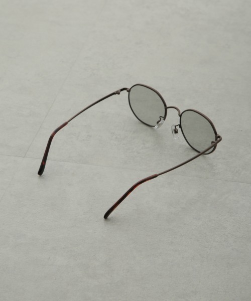 NANO universe(ナノユニバース)の「アイウェア/オクタゴン型 メタルフレーム(サングラス・メンズ・ライトグレー/オリーブ・FREE)」の3枚目の写真