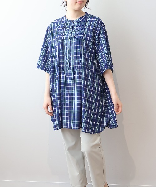 MB mint breeze(エムビーミントブリーズ)の「【WEB&一部店舗】【LL~6L 大きいサイズ】バンドカラーピンタックチュニック 半袖 春夏(チュニック・レディース・ネイビー/ブルー・LL/3L/4L/5L/6L)」の17枚目の写真