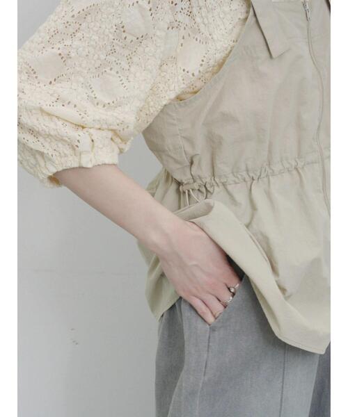 Samansa Mos2 blue（サマンサモスモスブルー）の「フロントジップドロストビスチェ（シャツ/ブラウス・レディース・ベージュ/ブラック/グレー・F）」の20枚目の写真