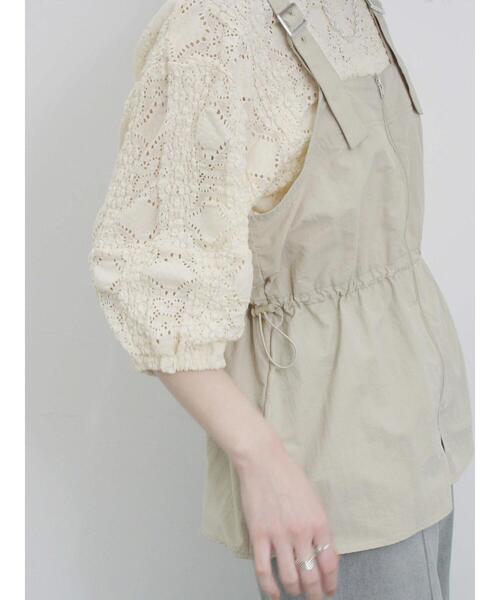 Samansa Mos2 blue（サマンサモスモスブルー）の「フロントジップドロストビスチェ（シャツ/ブラウス・レディース・ベージュ/ブラック/グレー・F）」の19枚目の写真