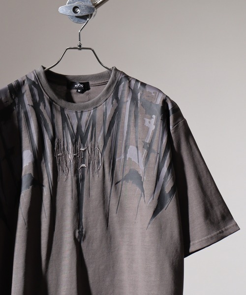 RE730（アールイーセブンサーティー）の「Psychedelic Print Short Sleeve T-Shirt / サイケデリックなプリント半袖Tシャツ unisex（Tシャツ/カットソー・メンズ・ブラック×ピンク/ブラック×ブルー/ブラック×ホワイト/チャコール・M/L）」の4枚目の写真