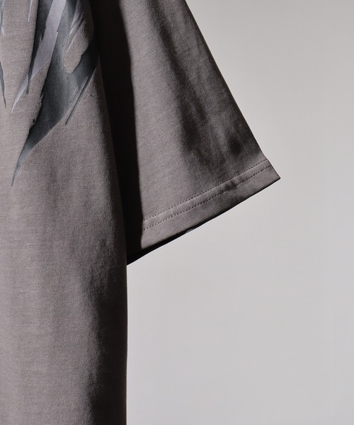 RE730（アールイーセブンサーティー）の「Psychedelic Print Short Sleeve T-Shirt / サイケデリックなプリント半袖Tシャツ unisex（Tシャツ/カットソー・メンズ・ブラック×ピンク/ブラック×ブルー/ブラック×ホワイト/チャコール・M/L）」の13枚目の写真