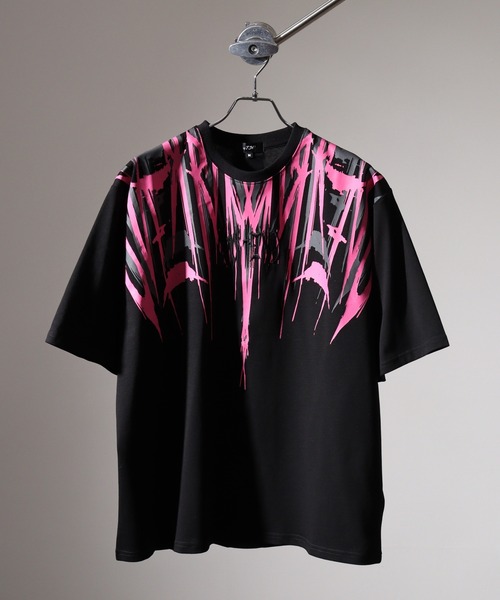 RE730（アールイーセブンサーティー）の「Psychedelic Print Short Sleeve T-Shirt / サイケデリックなプリント半袖Tシャツ unisex（Tシャツ/カットソー・メンズ・ブラック×ピンク/ブラック×ブルー/ブラック×ホワイト/チャコール・M/L）」の8枚目の写真