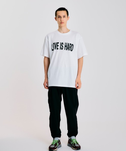 NOISE MAKER（ノイズメーカー）の「《ユニセックス》LOVE IS HARDプリントオーバーサイズTEE（Tシャツ/カットソー・メンズ・ブラック/ホワイト・XL/L/M）」の4枚目の写真