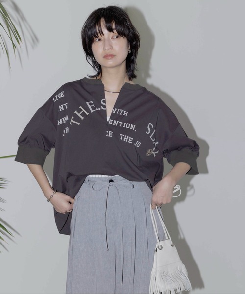 送料無料 エイミーロウ Eimee Law リメイクロゴネックコンシールTシャツ レディース 84194M-2 綿混 半袖 キーネック風 夏 正規品-チャコールグレー 送料無料 エイミーロウ Eimee Law リメイクロゴネックコンシール