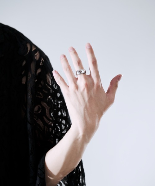 Ellno Loset(エルノロゼット)の「クロスカタヌキリング(リング・メンズ・シルバー・FREE)」の2枚目の写真