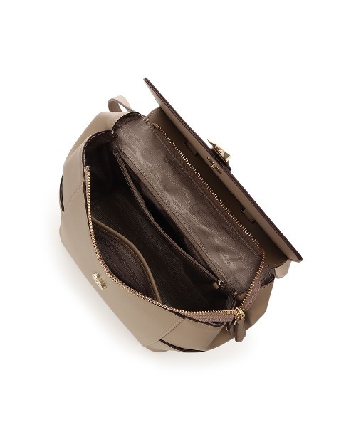 Samantha Thavasa（サマンサタバサ）の「スタイリッシュ2wayバッグ（バックパック/リュック・レディース・ブラック/グレイッシュベージュ/オフホワイト・FREE）」の16枚目の写真