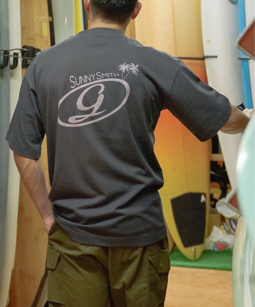 Sunny Smith(サニースミス)の「【SUNNY SMITH】GODDESS embroidery Tee(CP)(Tシャツ/カットソー・メンズ・オフホワイト/チャコール・L)」の2枚目の写真