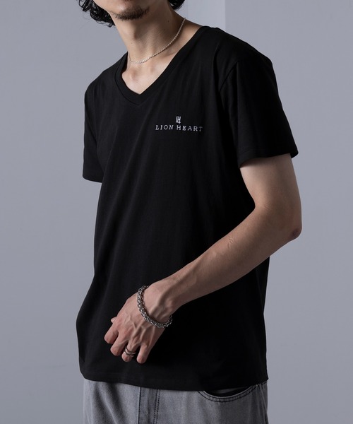LION HEART(ライオンハート)の「【LION HEART】別注 ワンポイント刺繍 Vネック 半袖 Tシャツ(Tシャツ/カットソー・メンズ・ホワイト/ブラック・S/M/L)」の14枚目の写真