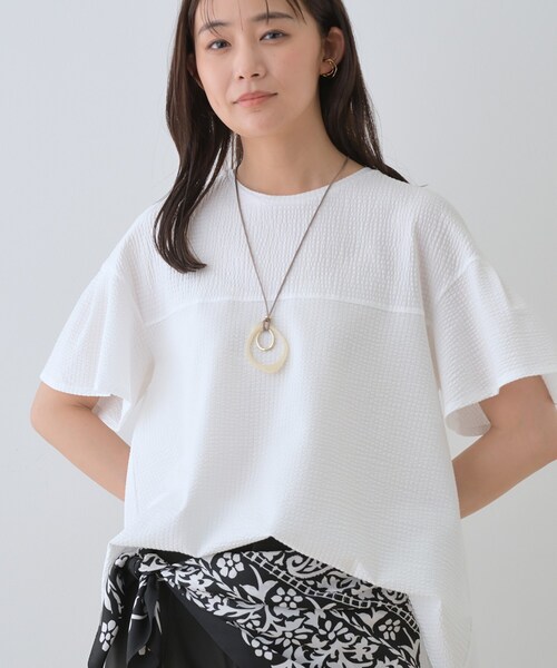 INDIVI（インディヴィ）の「【洗える／体型カバー】凹凸素材フレアデザイントップス（Tシャツ/カットソー・レディース・ブラック/ホワイト/イエロー系その他/サックスブルー/ナチュラル・05/13/34/38/15 ）」の7枚目の写真