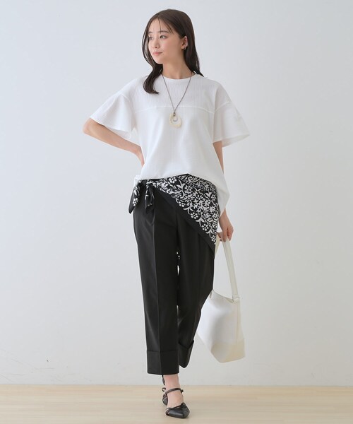 INDIVI（インディヴィ）の「【洗える／体型カバー】凹凸素材フレアデザイントップス（Tシャツ/カットソー・レディース・ブラック/ホワイト/イエロー系その他/サックスブルー/ナチュラル・05/13/34/38/15 ）」の9枚目の写真