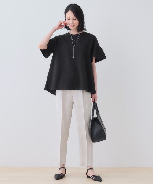 INDIVI（インディヴィ）の「【洗える／体型カバー】凹凸素材フレアデザイントップス（Tシャツ/カットソー・レディース・ブラック/ホワイト/イエロー系その他/サックスブルー/ナチュラル・05/13/34/38/15 ）」の15枚目の写真
