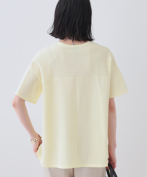 INDIVI（インディヴィ）の「【洗える／体型カバー】凹凸素材フレアデザイントップス（Tシャツ/カットソー・レディース・ブラック/ホワイト/イエロー系その他/サックスブルー/ナチュラル・05/13/34/38/15 ）」の19枚目の写真