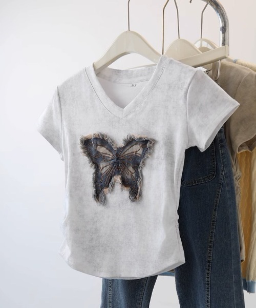 .KOM(ドットコム)の「A'GEM/9 × .kom 『.KOM/ドットケーオーエム』 /蝶ギャザーTシャツ(Tシャツ/カットソー・レディース・ホワイト/ブラック・M)」の17枚目の写真