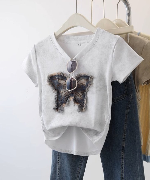 .KOM(ドットコム)の「A'GEM/9 × .kom 『.KOM/ドットケーオーエム』 /蝶ギャザーTシャツ(Tシャツ/カットソー・レディース・ホワイト/ブラック・M)」の16枚目の写真