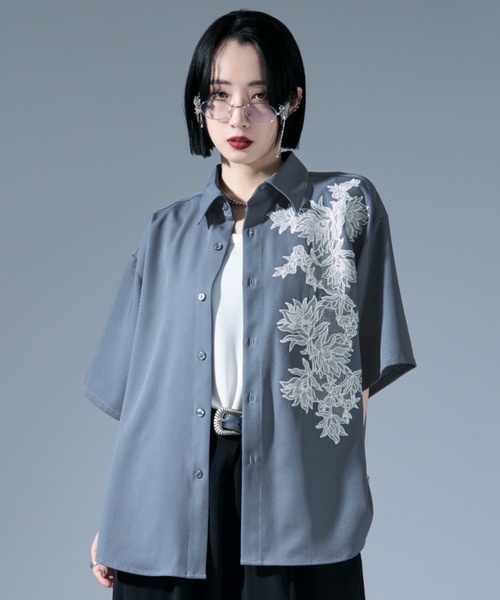 Ellno Loset（エルノロゼット）の「ハッチングフラワー刺繍シャツ（シャツ/ブラウス・メンズ・ブラック/ブルーグレー/オフホワイト・SMALL/MEDIUM/LARGE）」の3枚目の写真