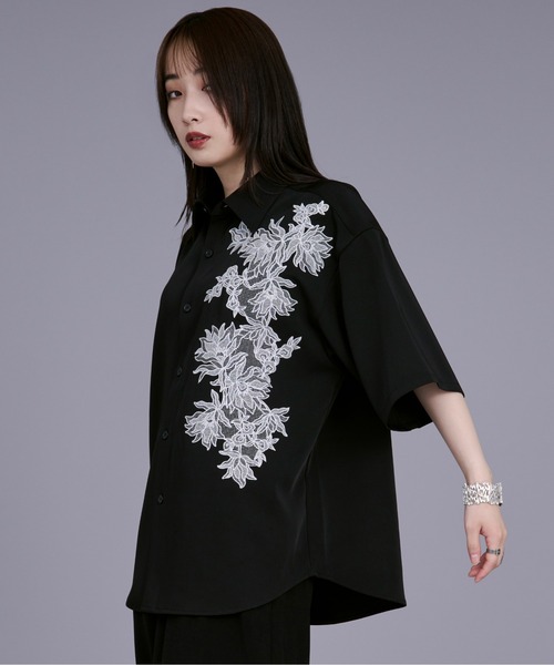 Ellno Loset（エルノロゼット）の「ハッチングフラワー刺繍シャツ（シャツ/ブラウス・メンズ・ブラック/ブルーグレー/オフホワイト・SMALL/MEDIUM/LARGE）」の5枚目の写真
