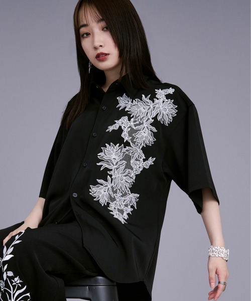Ellno Loset（エルノロゼット）の「ハッチングフラワー刺繍シャツ（シャツ/ブラウス・メンズ・ブラック/ブルーグレー/オフホワイト・SMALL/MEDIUM/LARGE）」の7枚目の写真