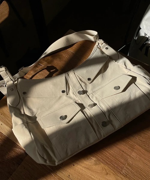 ILLIGO(イリゴ)の「◇ILLIGO◇トートバッグ TRUCKER TOTE BAG(ショルダーバッグ・レディース・ブラック/ホワイト・FREE)」の6枚目の写真